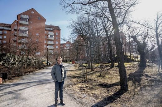 Les bâtiments en briques de Liljeholmsberget ont été achevés en 1992. Plusieurs des appartements des étages supérieurs ont une vue sur Södermalm et Kungsholmen.