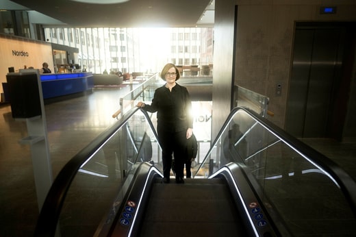 Un bon livre et un bon verre de vin, Ingela Gabrielsson continue de se faire plaisir.