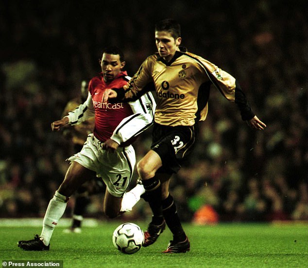 Djordjic en action pour Manchester United en 2001 - il a fait deux apparitions pour le club.