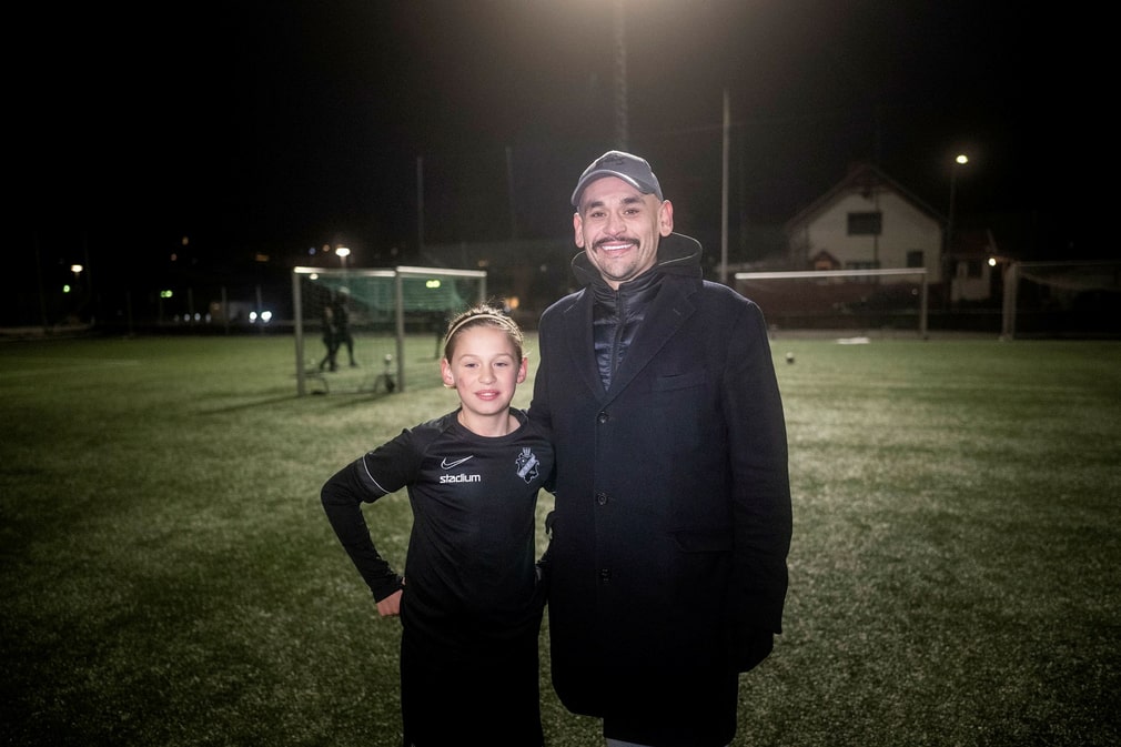 Emilio Fernández, fils de Marcelo, expert télévisuel de C More et entraîneur d'élite de l'équipe Orange, trouve triste que l'équipe se sépare lorsque l'académie commencera l'année prochaine. Mais il ajoute :