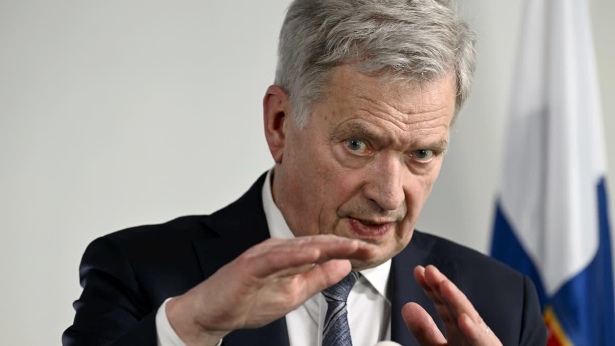 Presidentti Sauli Niinistö tiedotustilaisuudessa Yhdysvalloissa. 