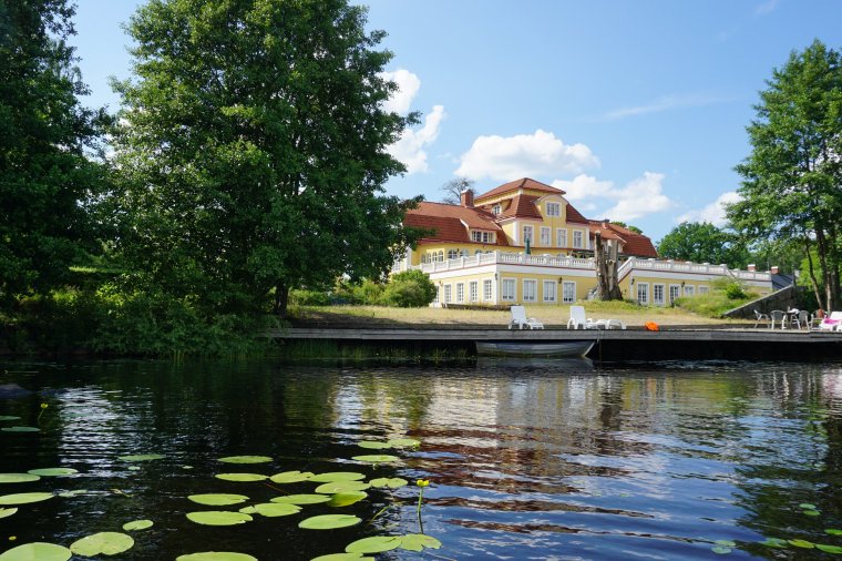 Destination M?ckelsn?s à ?lmhult, y compris le manoir M?ckelsn?s et le jardin M?ckelsn?s. Smaland Sm?land Suède Image via cathrine.rydstrom@destinationsmaland.se