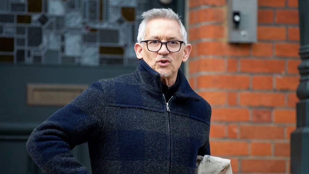 La légende du football Gary Lineker est de retour dans la boîte ce week-end.