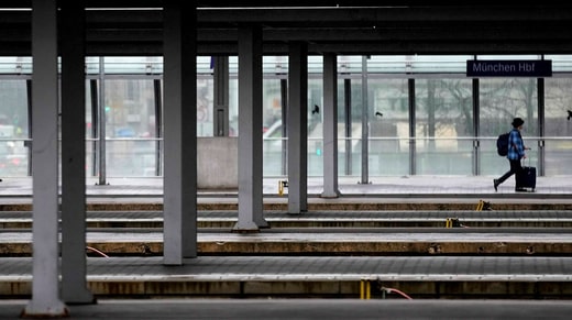 Les quais de la gare centrale de Munich étaient presque entièrement vides ce lundi.