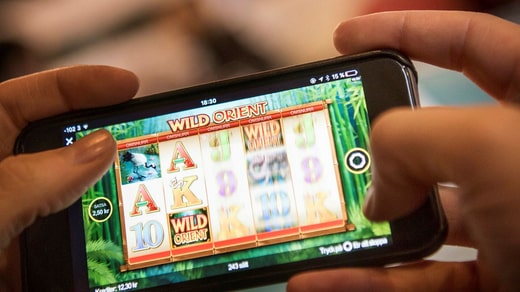 L'augmentation des jeux de hasard dans les casinos en ligne, au lieu des agents ATG par exemple, est considérée comme un facteur contribuant à l'augmentation de la proportion de femmes souffrant d'addiction au jeu.