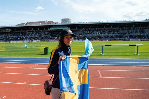 Dans le cadre du Finnkampen 2021, les participants suédois aux Jeux olympiques ont été honorés. Angelica Bengtsson était présente avec une double émotion.