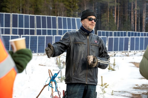 Le village compte au total 15 ménages, qui ne font pas partie de l'association. Cependant, il n'est pas question d'agrandir le parc, le poste de transformation ne peut pas supporter une charge plus importante.