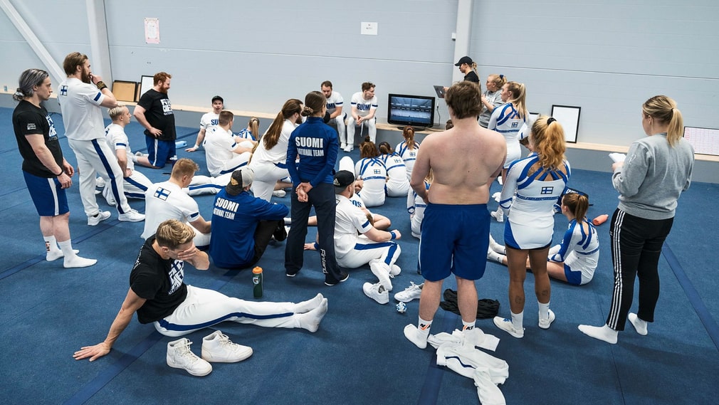 Thorwid Le prix de Thobias Thorwid pour le rêve du cheerleading : la solitude ...