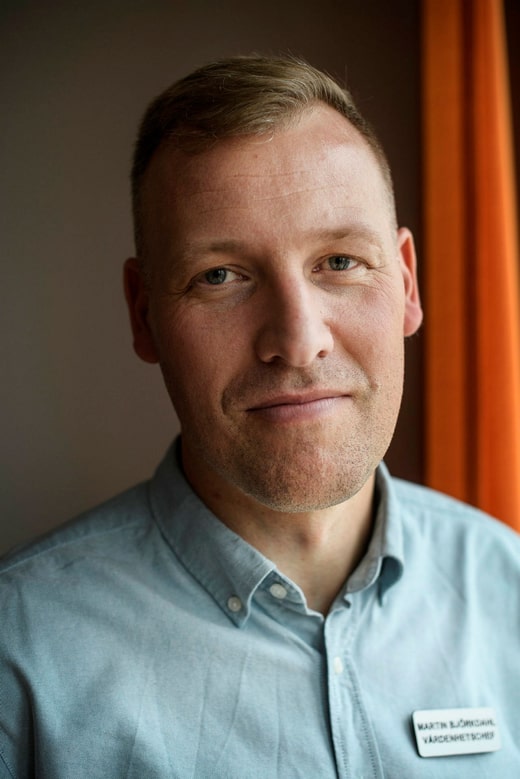 Le retour des infirmières dans les hôpitaux de Göteborg suscite beaucoup d'intérêt en Suède. Martin Björkdahl, chef de l'unité des accidents vasculaires cérébraux, a été invité à une conférence à Stockholm où il fera part de son expérience.