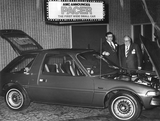 1975 voit l'arrivée du modèle Pacer d'AMC, présenté comme