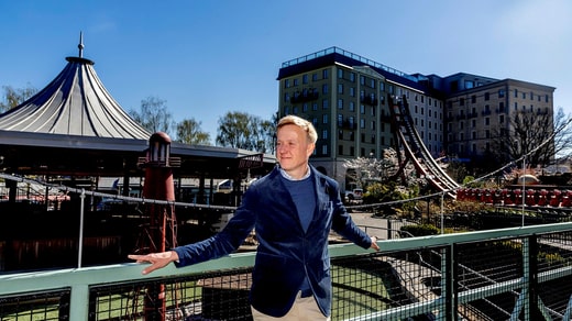 Le nouvel hôtel situé derrière Andreas Andersen représente un risque, admet Andreas Andersen. La construction a coûté plus de 1,2 milliard d'euros.