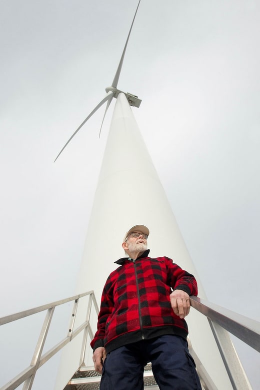 Les ailes ont une circonférence de 56 mètres selon Christer Lundquist, qui peut vous donner la longueur et le poids des éoliennes.