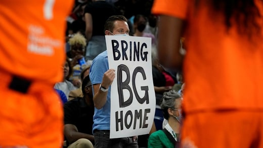 Le cas de Brittney Griner a fait l'objet d'une grande attention au cours de la dernière saison de la WNBA. Plusieurs campagnes ont été lancées pour inciter les responsables politiques à œuvrer en faveur de sa libération.