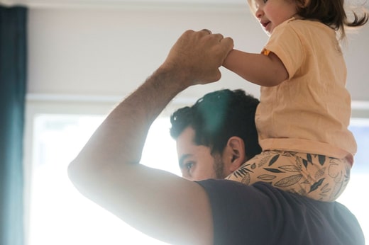 Les hommes entrepreneurs ne sont pas devenus plus égaux immédiatement après la naissance d'une fille, mais seulement après qu'elle ait atteint l'âge scolaire.