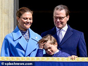 Le prince Oscar avec ses parents