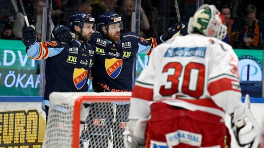 Markus Krüger et Daniel Brodin de Djurgården célèbrent le but 1-0 de Djurgården.