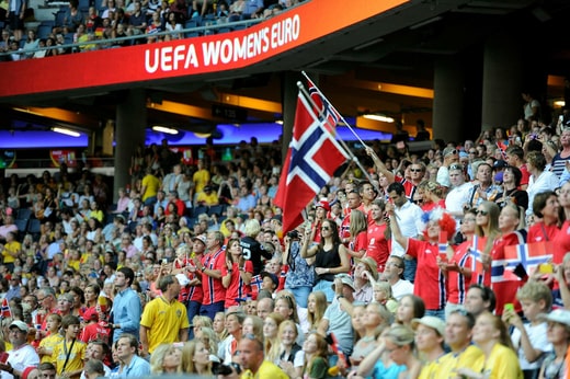 Dans un peu plus de deux ans, il y aura peut-être une fête du Championnat d'Europe dans neuf stades nordiques.