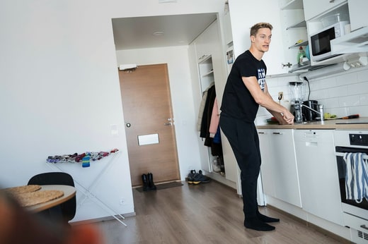 Thobias Thorwid vit avec un coéquipier.