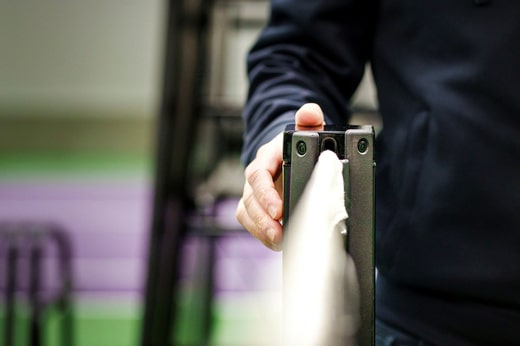 Chaque poteau de filet est équipé de quatre caméras, soit un total de huit caméras par voie, ce qui peut être comparé aux caméras de recul qui sont actuellement installées sur de nombreuses voitures.