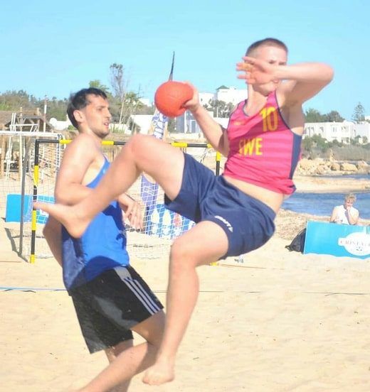 Victor Paldanius marque après une pirouette de 360 degrés.