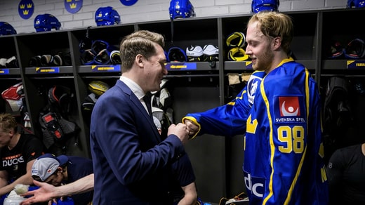 L'entraîneur de la Tre Kronor, Sam Hallam, participe à sa première Coupe du monde à Tampere, tout comme l'attaquant Alexander Nylander.