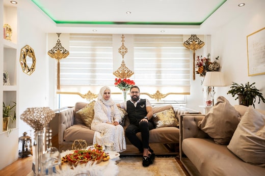 Aujourd'hui, le couple est très reconnaissant de vivre en Suède et d'avoir réussi à obtenir un emploi permanent.