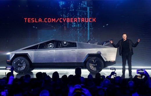 Le design du Cybertruck de Tesla est en partie inspiré de la Lotus Esprit de James Bond - Elon Musk lui-même l'a laissé entendre sur Twitter.