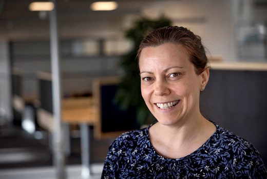 À quoi ressemble quelque chose que vous ne pouvez pas toucher ? L'environnement de travail psychosocial peut être une description vague. Mais chez Volvo à Eskilstuna, on a essayé de concrétiser ce concept. Pour ce faire, des groupes de dialogue, des règles et une ouverture d'esprit ont été mis en place entre les cadres et les employés.