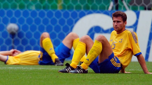 Andreas Jakobsson lors de la Coupe du monde 2002 au Japon. Après sa carrière de joueur, l'ancien arrière de l'équipe nationale a travaillé dans l'industrie du gazon artificiel.