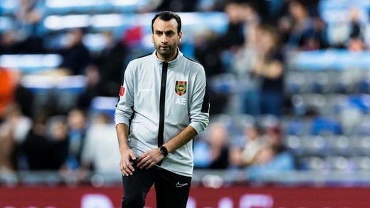 Cette saison, Andreas Engelmark partage le rôle d'entraîneur principal de Brommapojkarna avec Olof Mellberg.