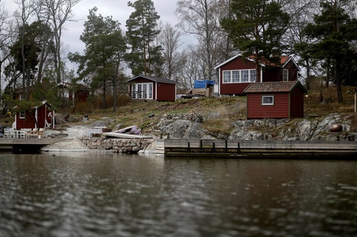 28 des 30 parcelles de Bastuholmen ont un accès direct à l'eau. L'île est privée, mais en raison du droit d'accès public, il n'y a aucun problème à ce que des étrangers y mettent les pieds.