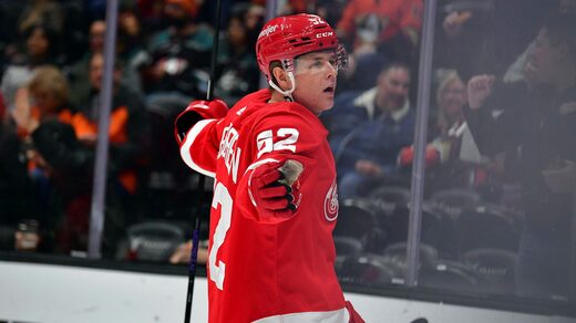 Jonatan Berggren célèbre un but contre Anaheim en NHL.