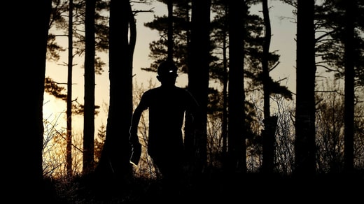 La compétition masculine reprendra au petit matin et se décidera à la lumière du jour. Il y aura donc désormais des courses à l'aube.