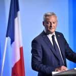 Le Maire s'accroche à son plan de réduction de la dette malgré l'abaissement de la note de l'agence de notation Fitch