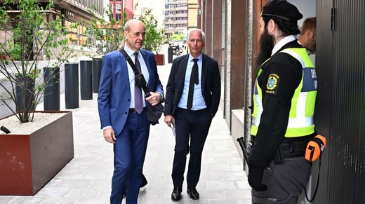 Fredrik Reinfeldt se rendant à la réunion d'aujourd'hui.