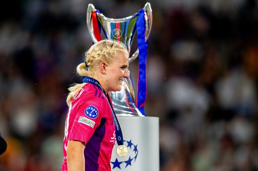 Emma Holmgren, gardienne de but de la réserve de Lyon, est la dernière Suédoise à avoir remporté la Ligue des champions (2022).