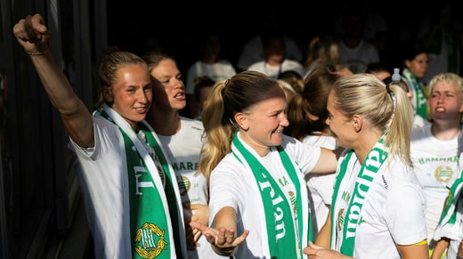 Scènes de joie à Hammarby avec Matilda i Vinberg au centre.