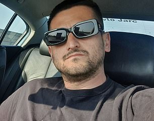 L'un des juges désignés pour le championnat est Ziga Sedevcic, responsable de l'Organisation Dobra Dru¿ba, un groupe à but non lucratif représentant les travailleurs du sexe et l'industrie des adultes en Slovénie.