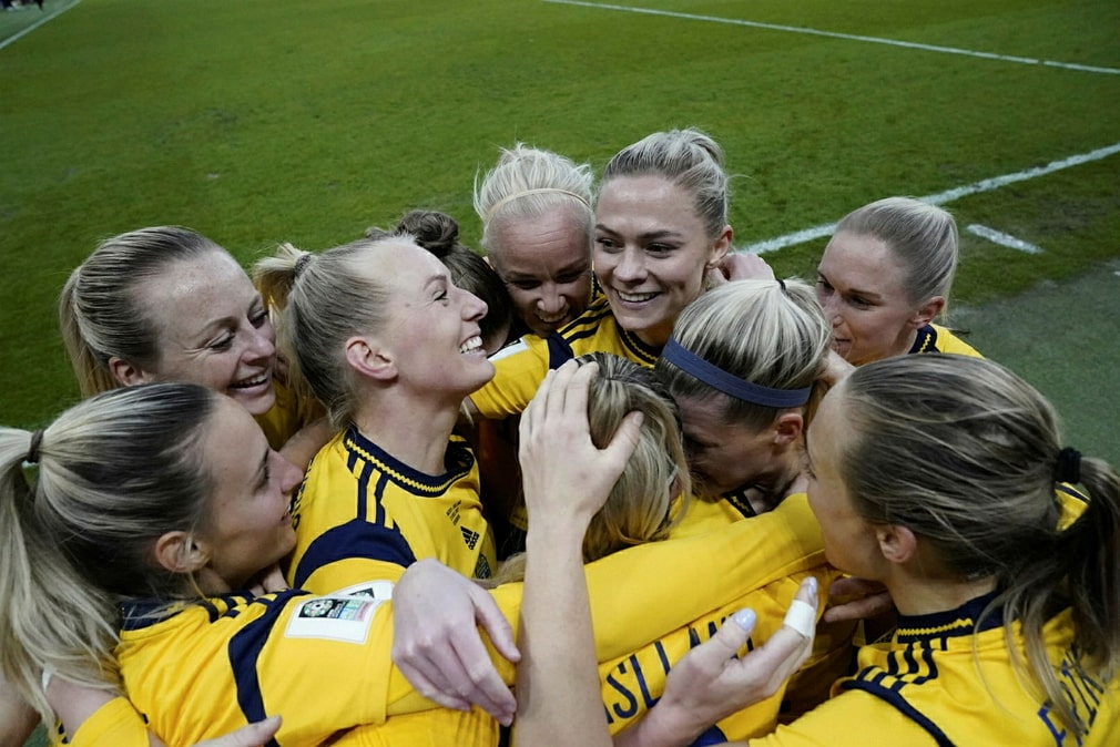Kosovare Asllani, au milieu de la foule, après avoir marqué un but lors des éliminatoires de la Coupe du monde l'année dernière. En juillet, la chasse aux médailles commence pour de bon : 