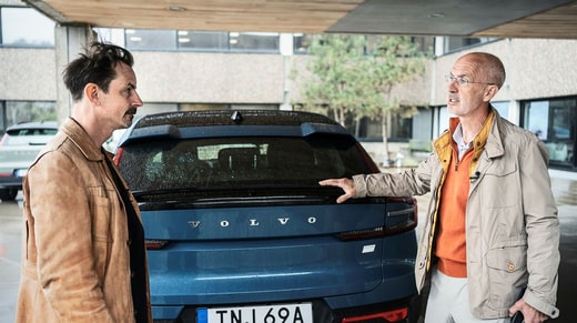 Le journaliste de DN passe sa jambe sous le pare-chocs - et le hayon s'ouvre.
- Vous avez manifestement le bon sentiment, dit Jim Rowan.