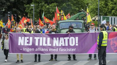 Le réseau Alliance contre l'OTAN participe à une manifestation de soutien aux forces démocratiques en Turquie et contre l'adhésion de la Suède à l'OTAN, à Stockholm.