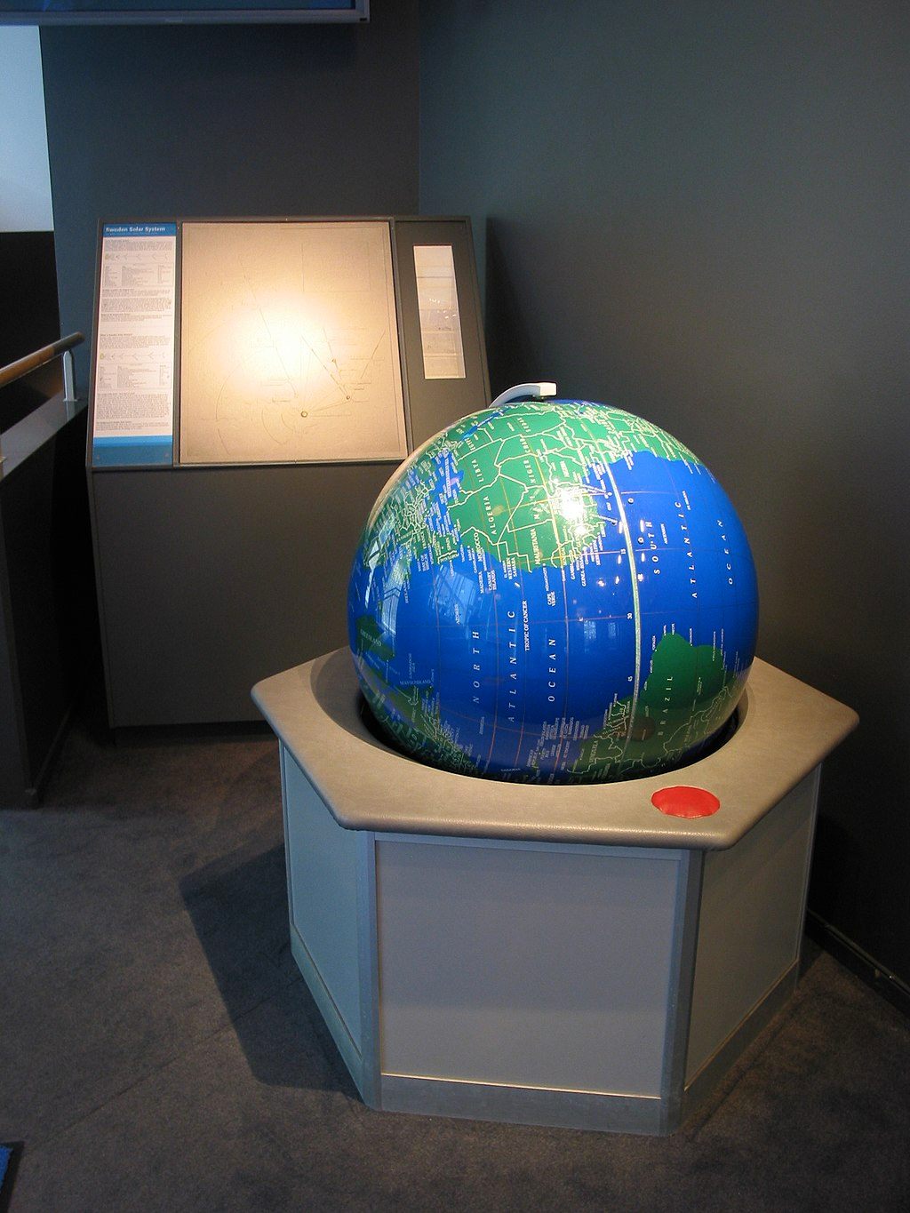 Elle ressemble à une simple maquette de la Terre, mais elle fait partie de quelque chose de beaucoup plus grand. 