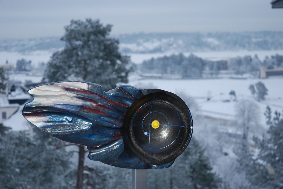 Une œuvre d'art à Saltsjöbaden représente l'astéroïde 36614, également connu sous le nom de Saltis, découvert par l'observatoire de Stockholm. 