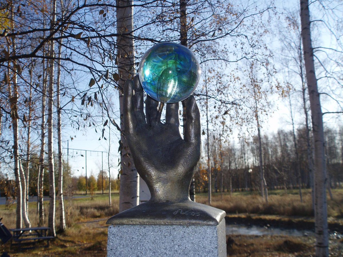La sculpture comprenant la planète naine Sedna. 
