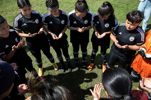 Les jeunes filles afghanes ont une foi inébranlable.
