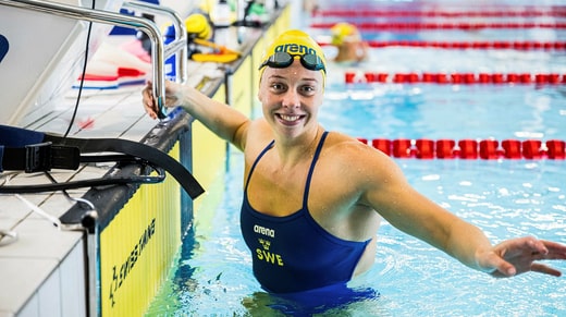 Dimanche, les championnats du monde de natation commencent et pour Louise Hansson, c'est tout de suite sérieux.