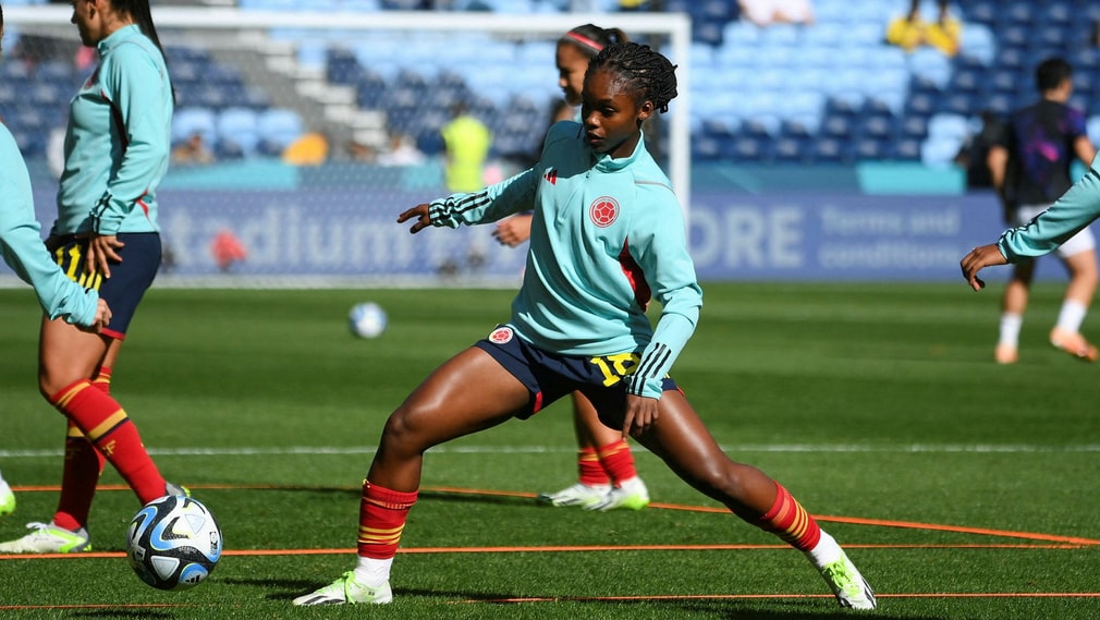 Linda Caicedo s'échauffe avant le match entre la Colombie et la Corée du Sud.