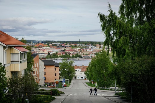 En termes de stratégie de défense, Östersund est importante car elle dispose d'une liaison ferroviaire avec Trondheim, en Norvège, où l'OTAN possède son plus grand stock de matériel de guerre.