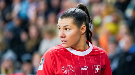Ramona Bachmann et son équipe nationale suisse se qualifient pour les huitièmes de finale après avoir terminé en tête de leur groupe.