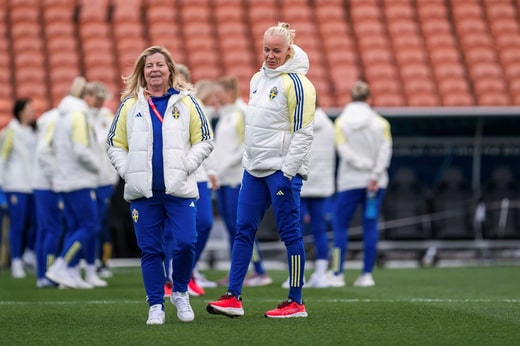 Marika Domanski Lyfors, manager de l'équipe nationale, et Caroline Seger, capitaine de l'équipe.